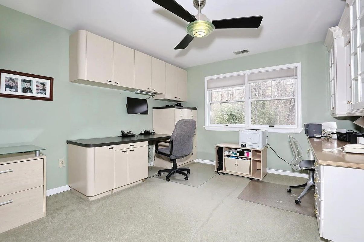 Home Office, Interior