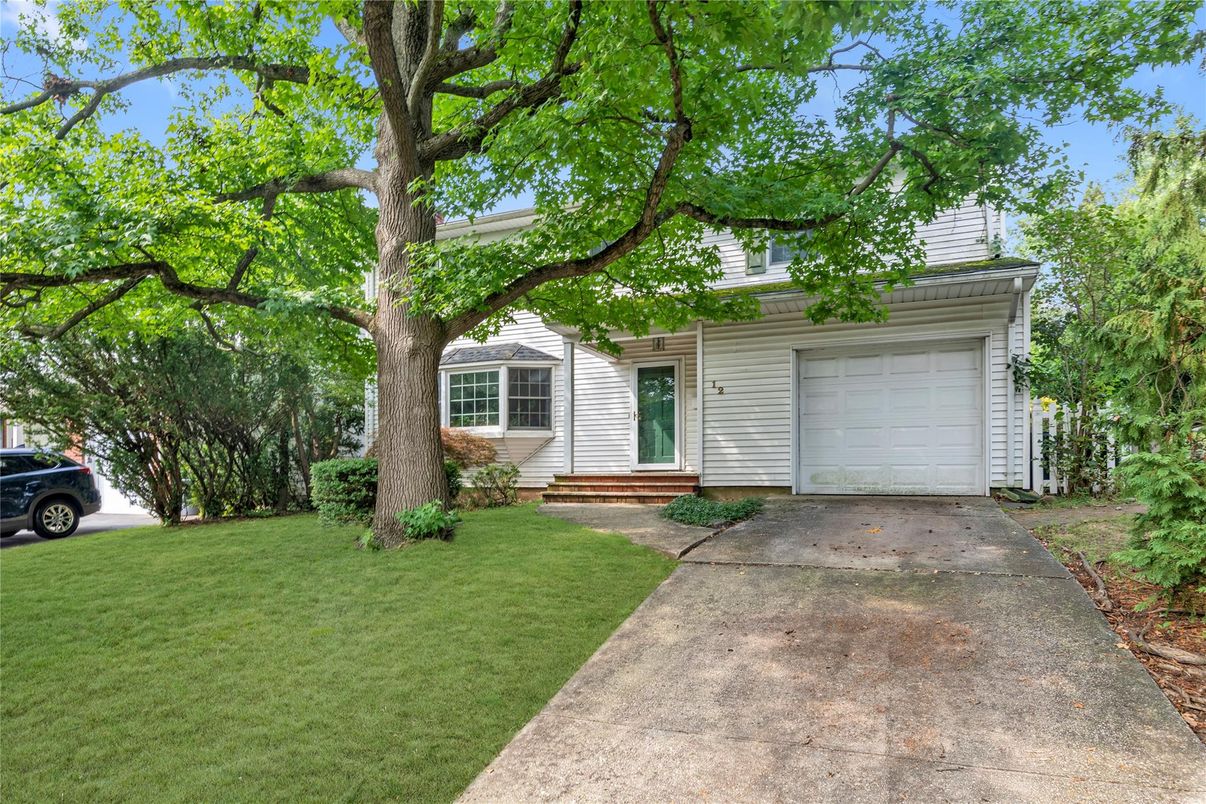 Attached, Exterior, Facade, Ranch