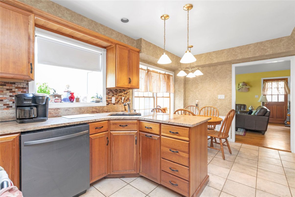 Dining room, Interior, Kitchen, Pendant Lights, Wood Texture Flooring