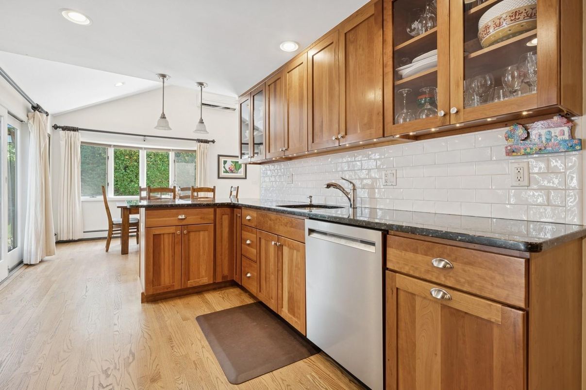 Dining room, Interior, Kitchen, Pendant Lights, Recessed Lighting, Wood Texture Flooring