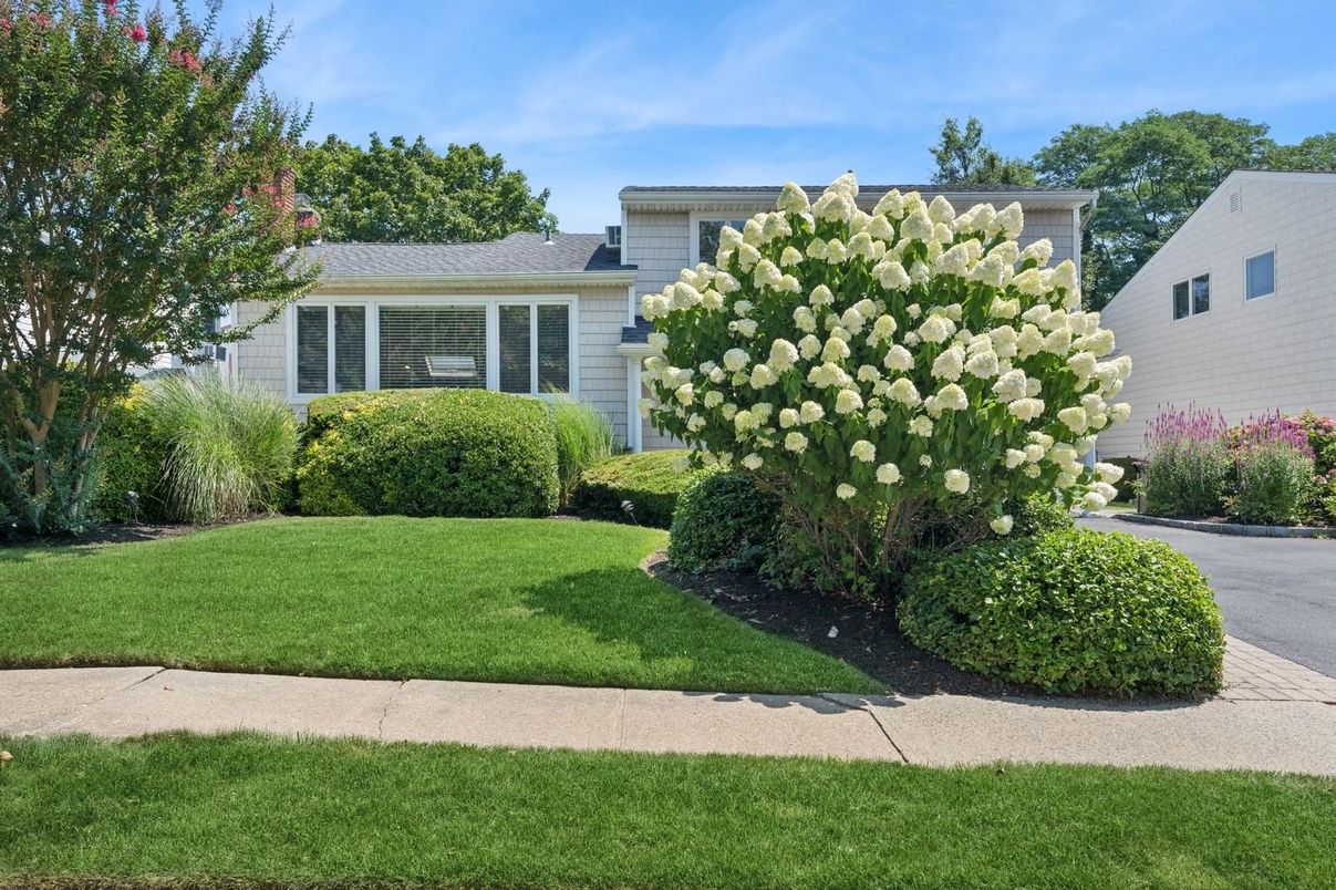Exterior, Facade, Cape Cod