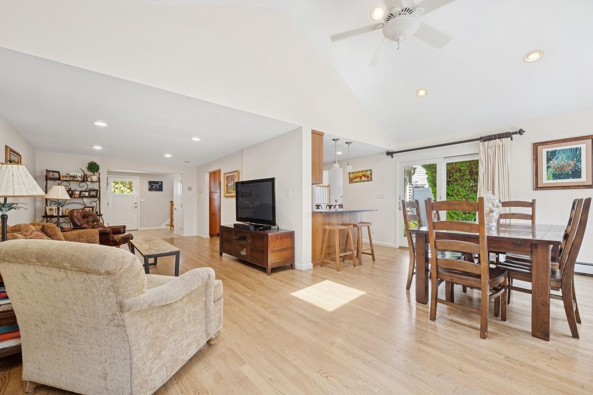 Dining room, Interior, Living room, Recessed Lighting, Wood Texture Flooring