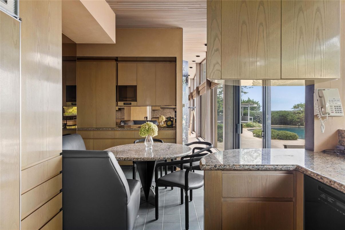 Dining room, Interior, Kitchen, Stainless Steel Appliances, Water