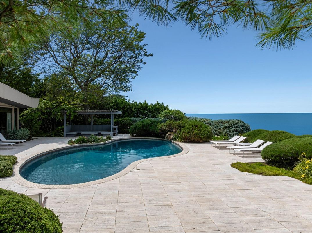 Exterior, Pool, Water
