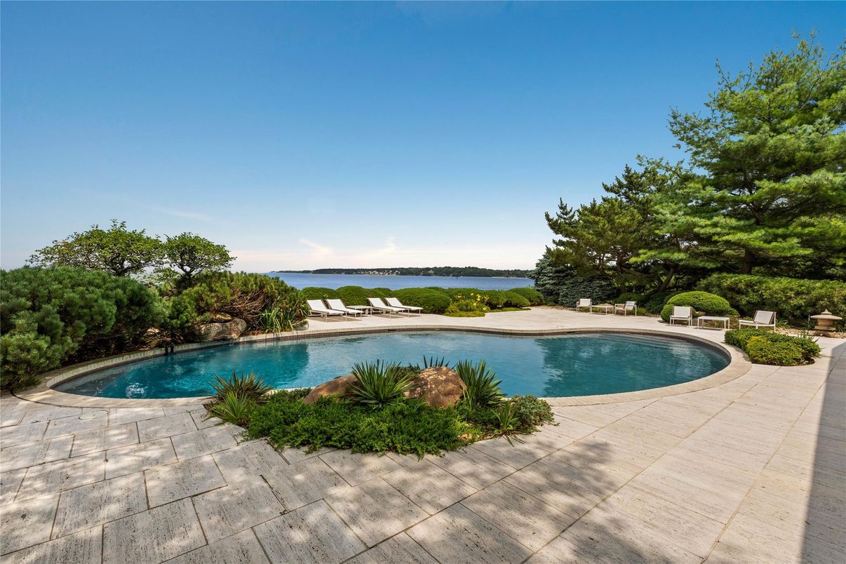 Exterior, Pool, Water