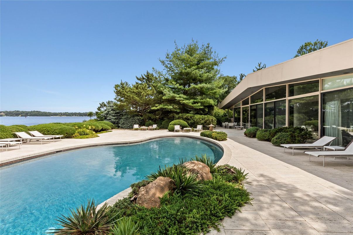 Exterior, Pool, Water