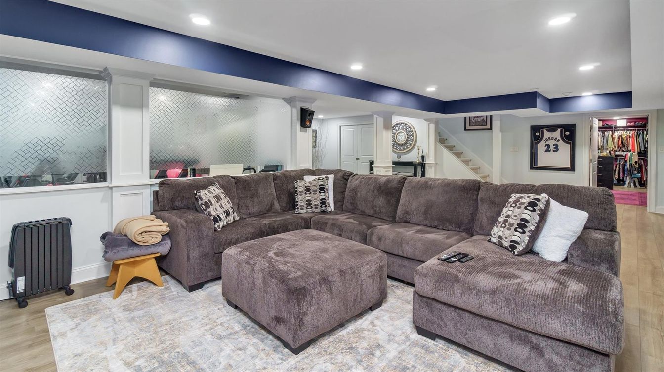Interior, Living room, Recessed Lighting, Wood Texture Flooring