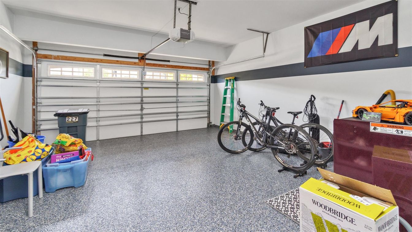 Garage, Interior