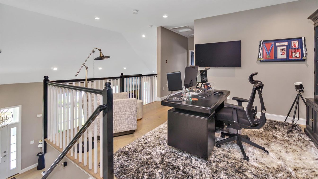 Home Office, Interior, Recessed Lighting, Wood Texture Flooring