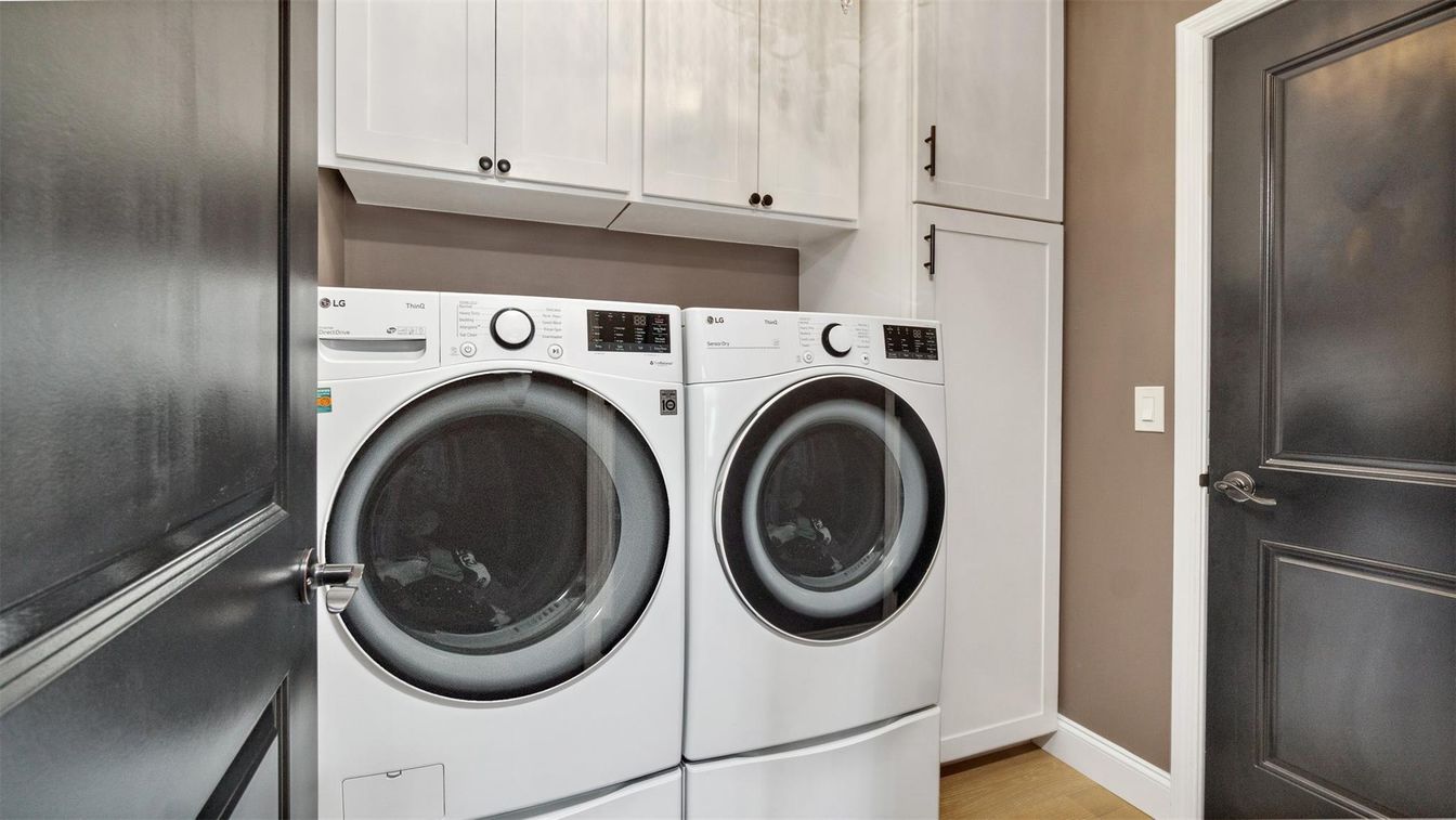 Interior, Utility Closets, Washer, Wood Texture Flooring
