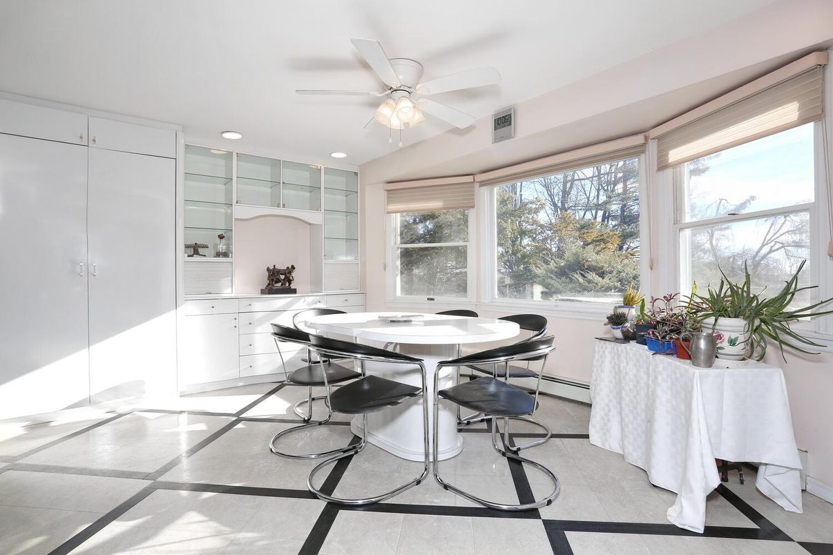 Dining room, Interior, Recessed Lighting