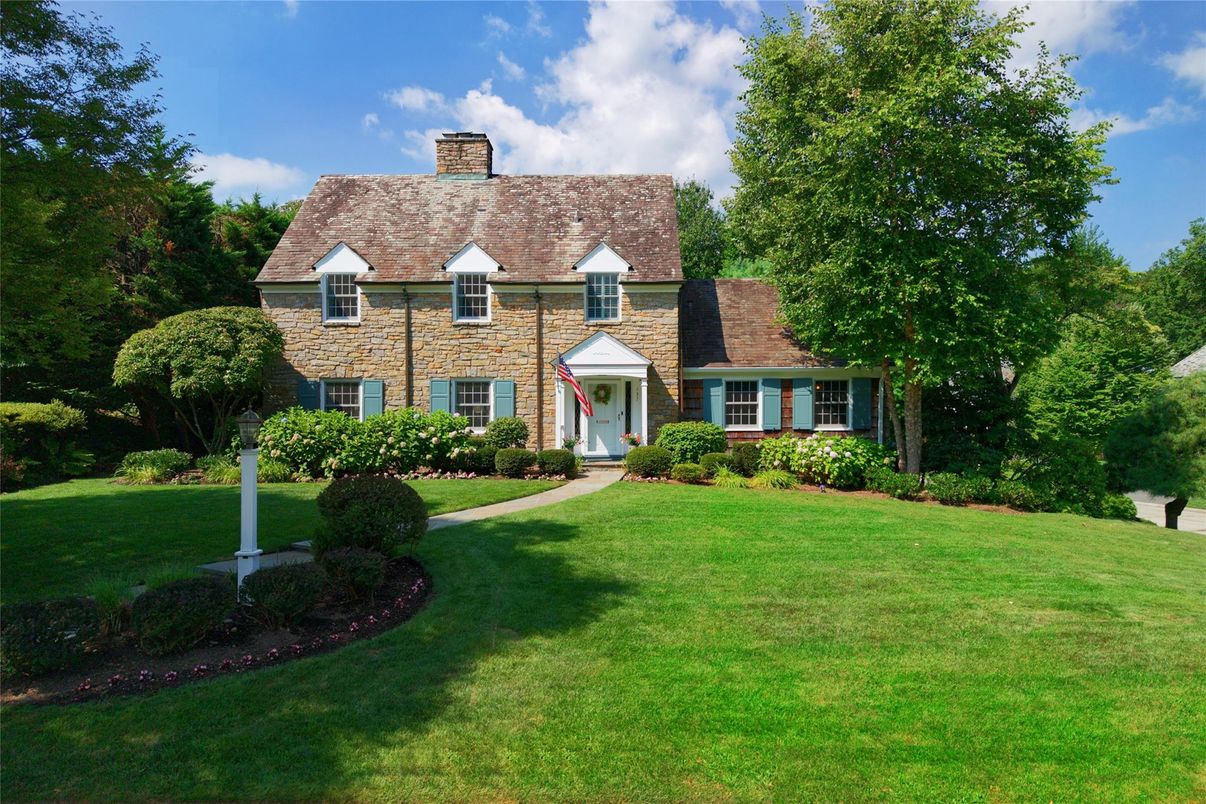 Backyard, Exterior, Facade, Brick Facade, French Provincial