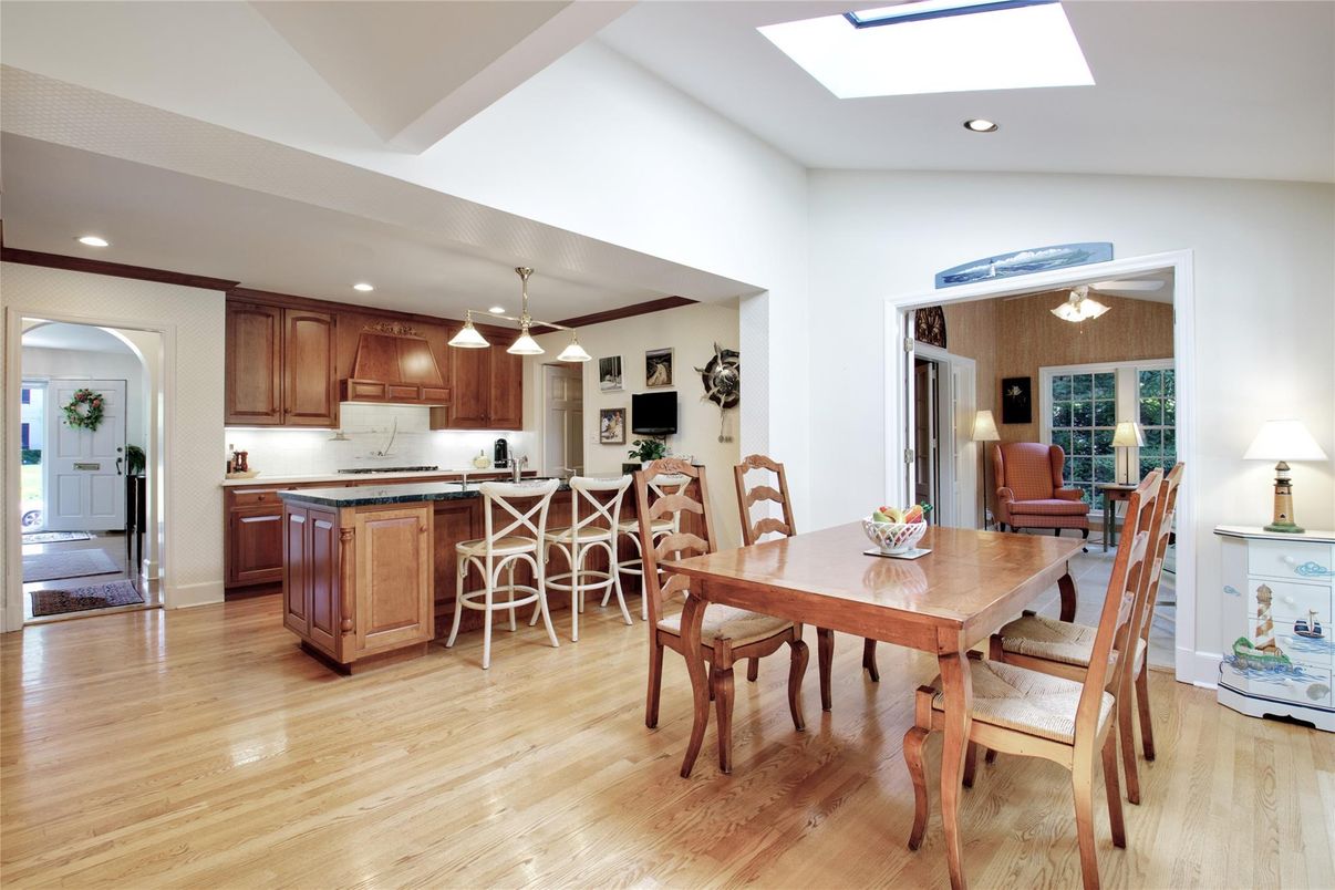 Dining room, Interior, Kitchen, Pendant Lights, Recessed Lighting, Wood Texture Flooring