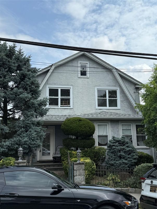 Exterior, Facade, Queen Anne Victorian