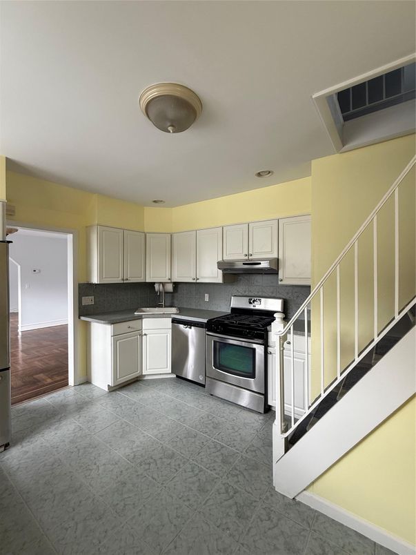 Interior, Kitchen, Stainless Steel Appliances