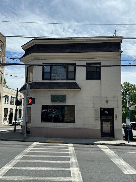 Exterior, Facade, American Foursquare
