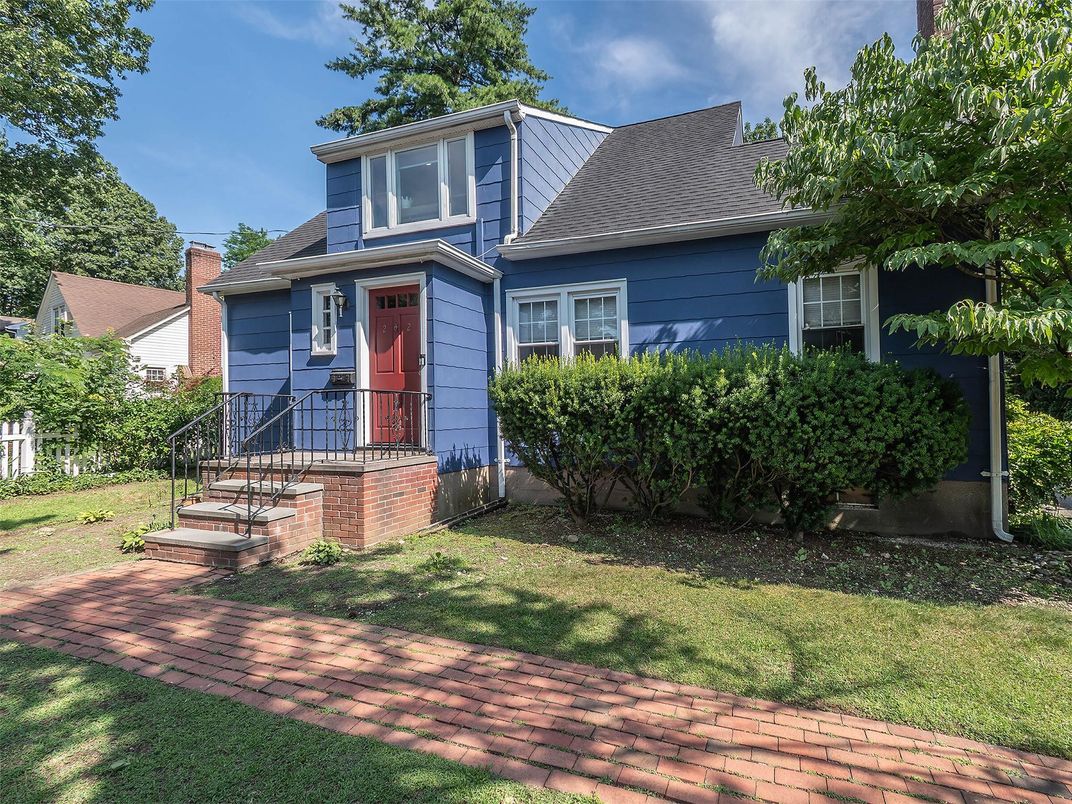 Exterior, Facade, American Foursquare
