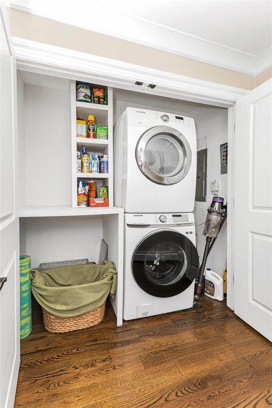 Interior, Utility Closets, Washer, Wood Texture Flooring