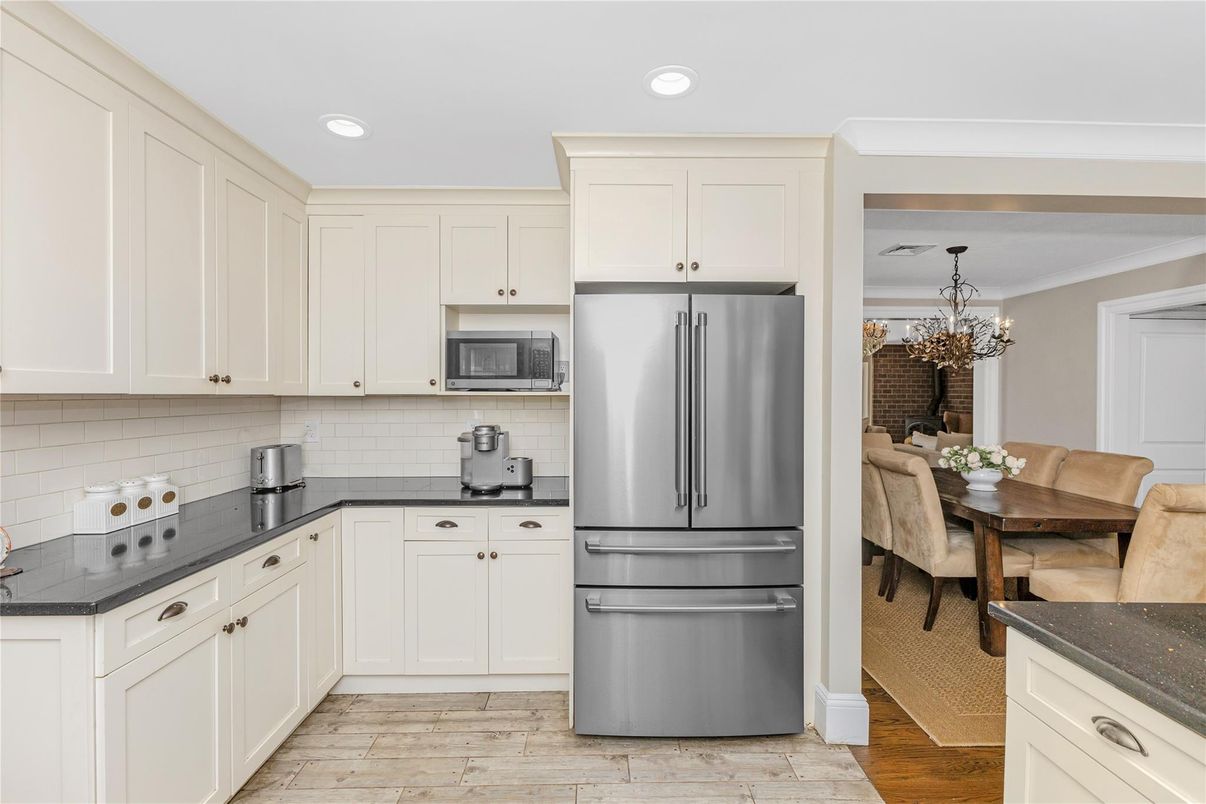 Chandelier, Dining room, Interior, Kitchen, Recessed Lighting, Stainless Steel Appliances, Wood Texture Flooring