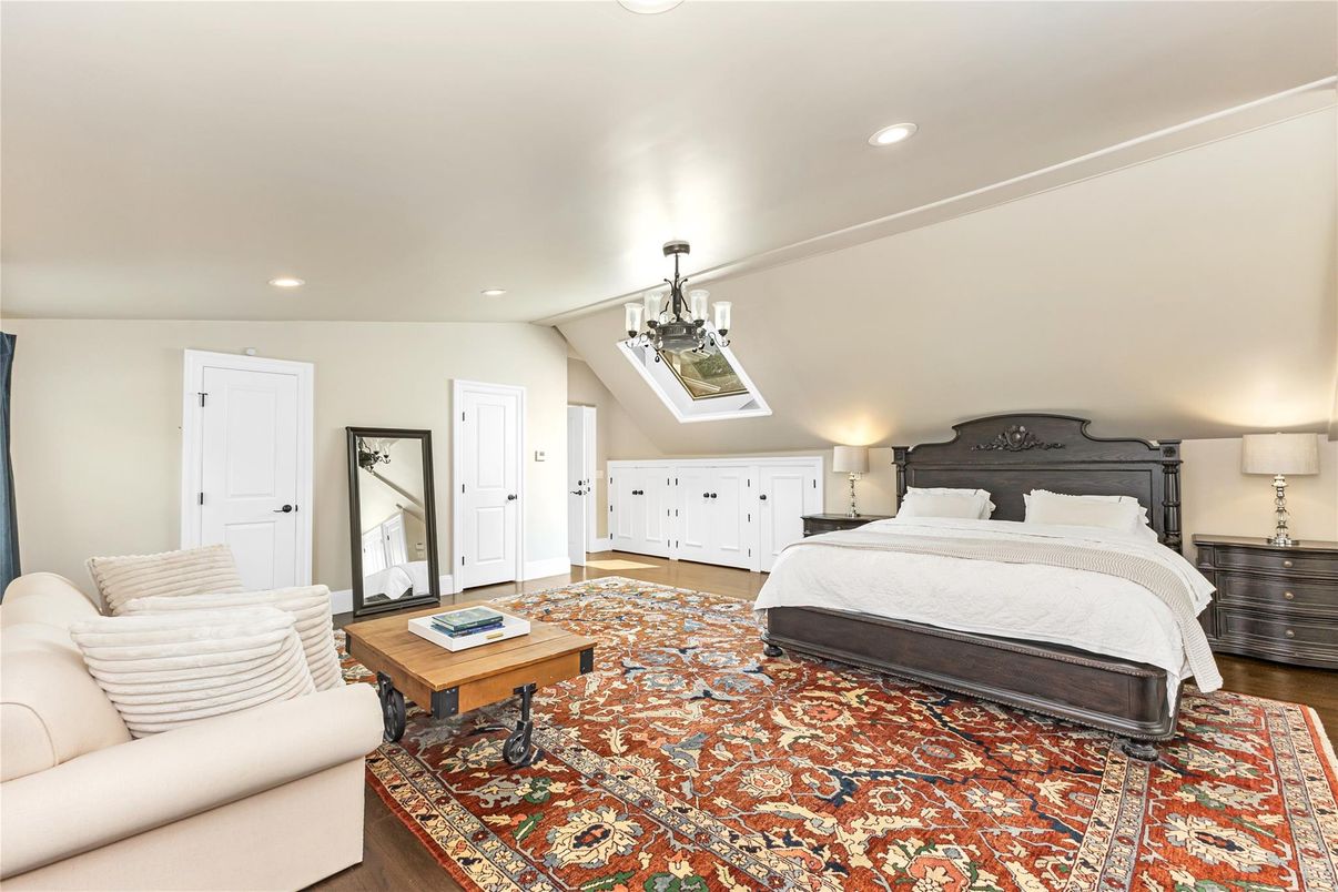 Bedroom, Interior, Pendant Lights, Recessed Lighting, Wood Texture Flooring