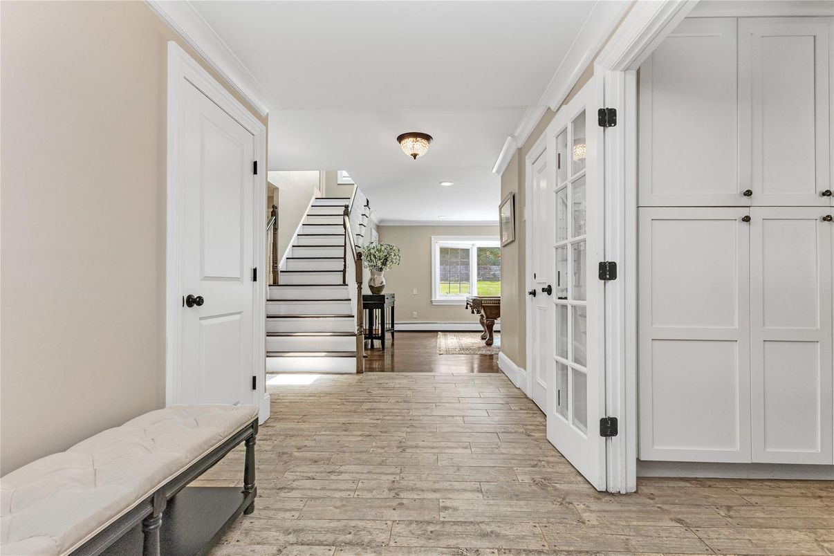 Interior, Recessed Lighting, Wood Texture Flooring