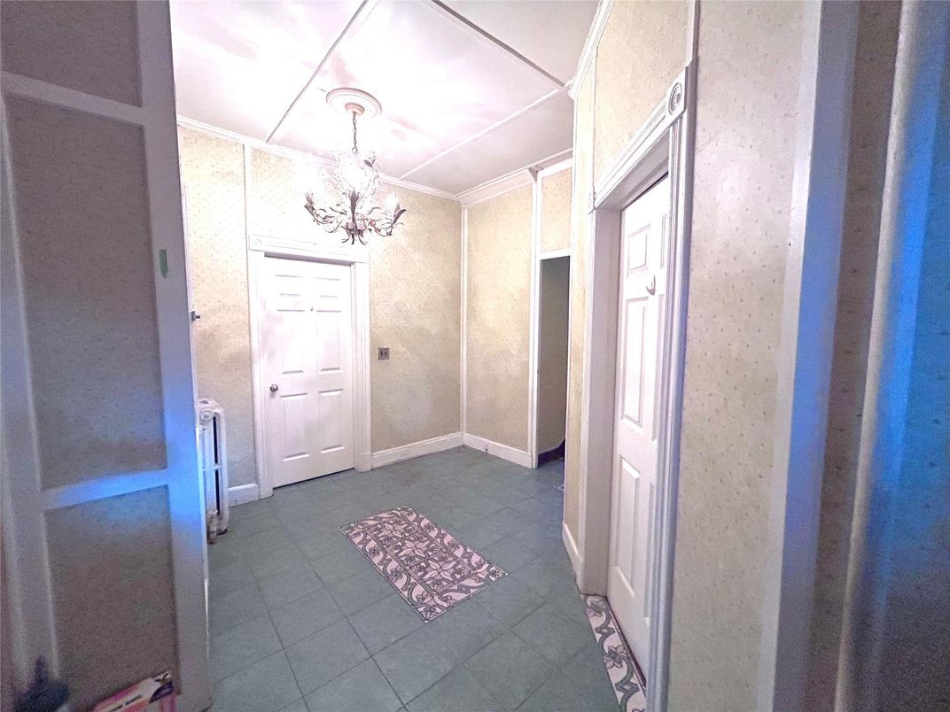 Chandelier, Empty room, Interior