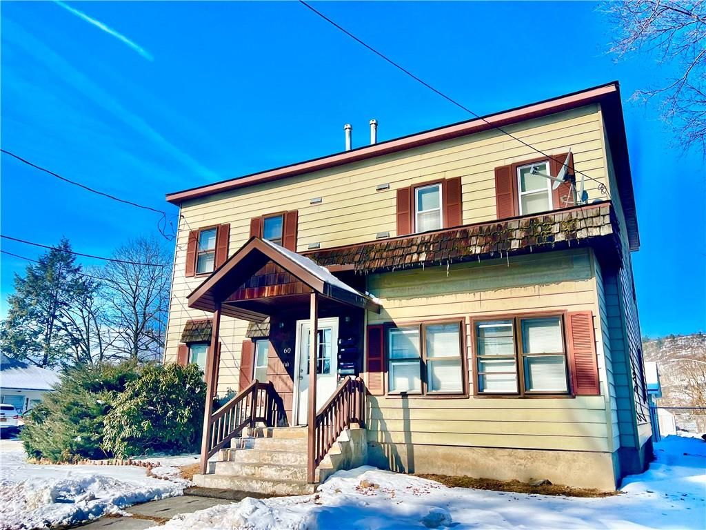 Exterior, Facade, American Foursquare