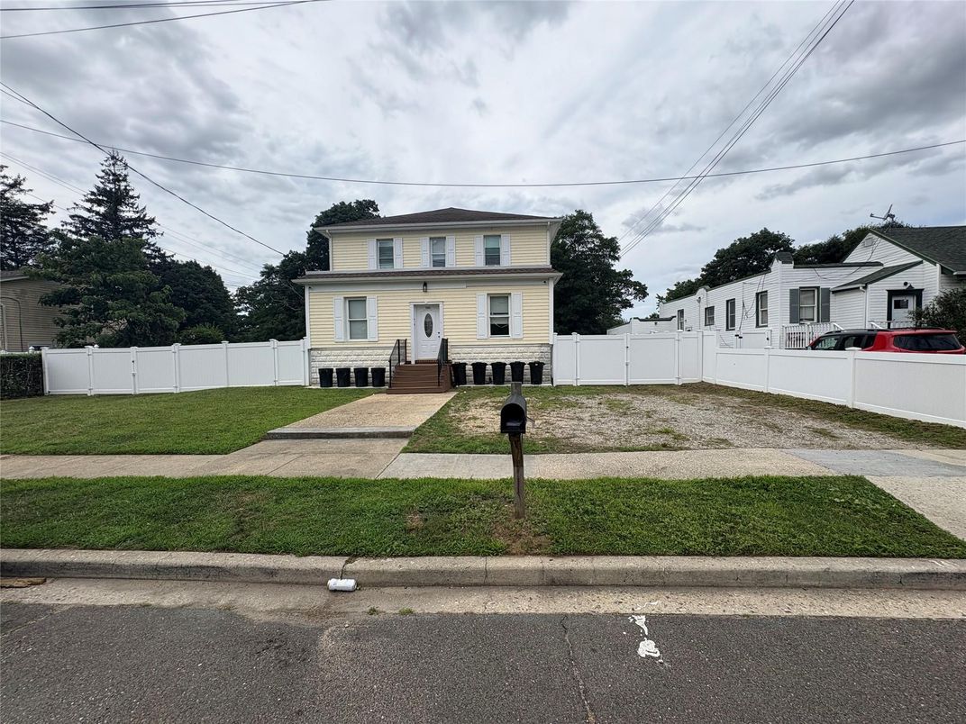 Backyard, Exterior, Facade, American Foursquare