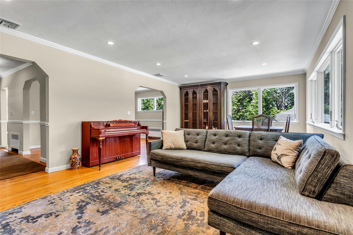 Interior, Living room, Piano, Recessed Lighting, Wood Texture Flooring