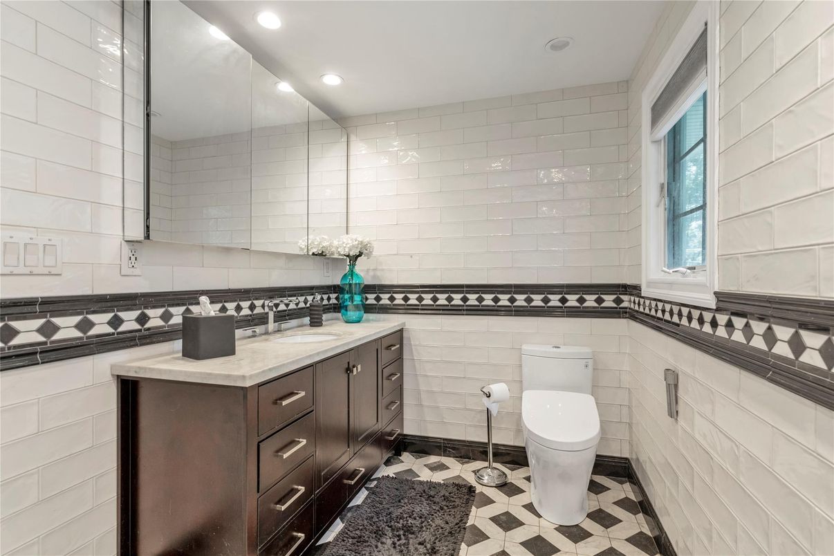 Bathroom, Interior, Recessed Lighting