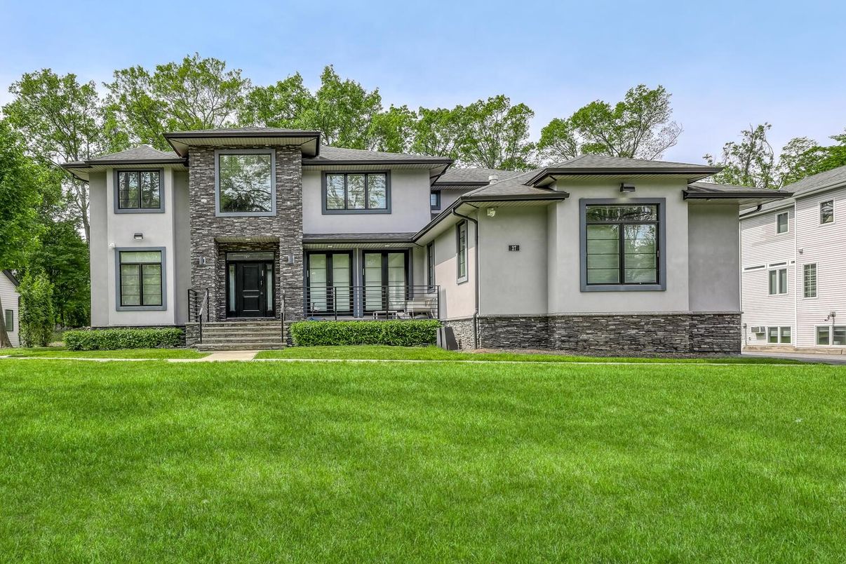 Backyard, Exterior, Facade, Split Level