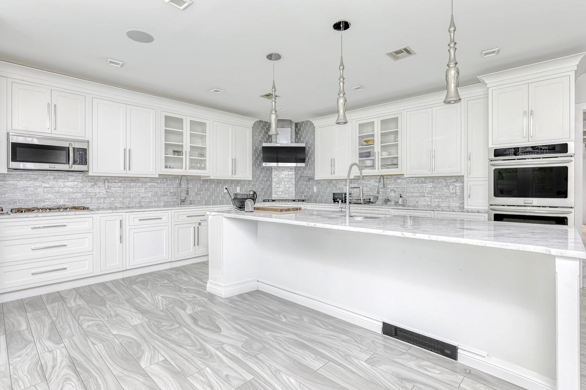 Interior, Kitchen, Pendant Lights, Recessed Lighting, Stainless Steel Appliances