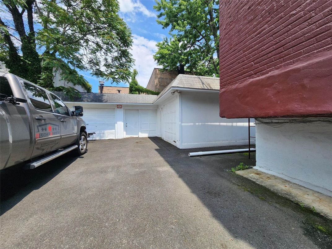 Detached Garage, Exterior