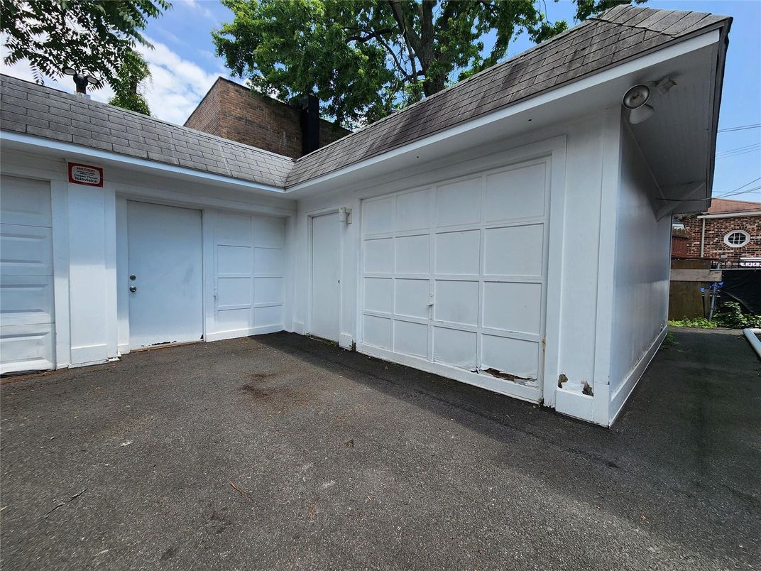 Detached Garage, Exterior