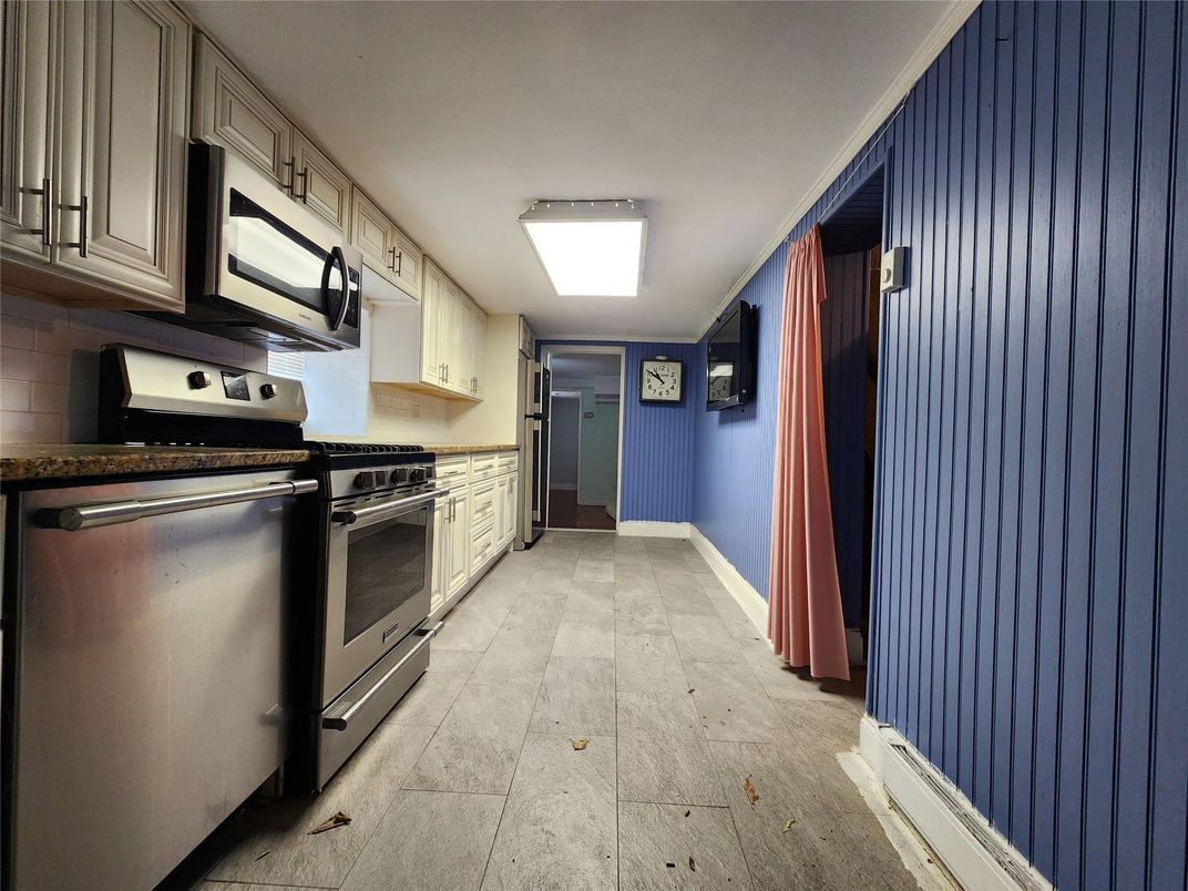 Interior, Kitchen, Stainless Steel Appliances