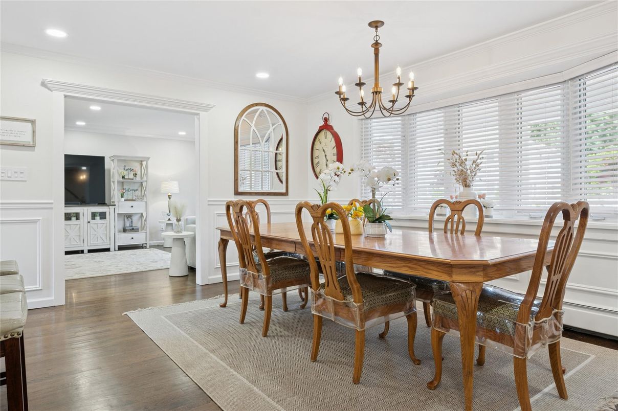 Chandelier, Dining room, Interior, Recessed Lighting, Wood Texture Flooring