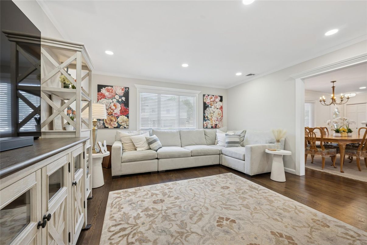 Chandelier, Dining room, Interior, Living room, Recessed Lighting, Wood Texture Flooring