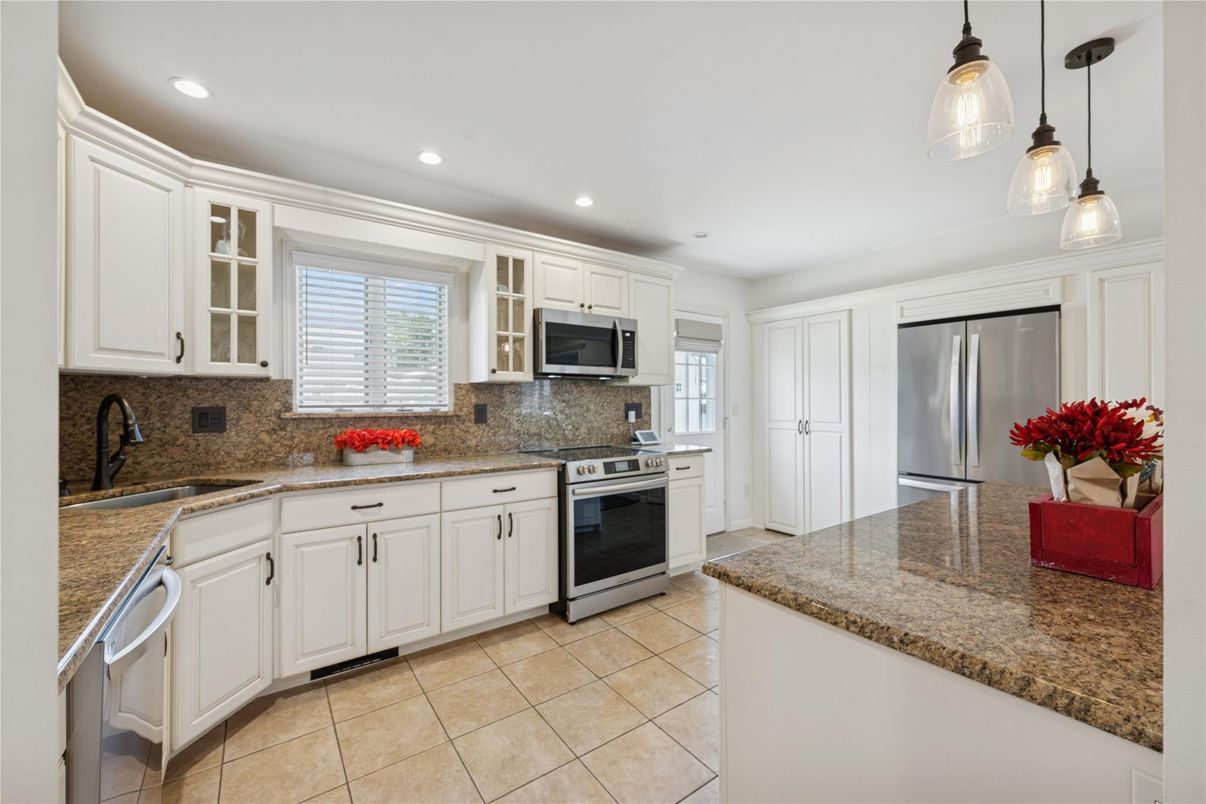 Interior, Kitchen, Pendant Lights, Recessed Lighting, Stainless Steel Appliances