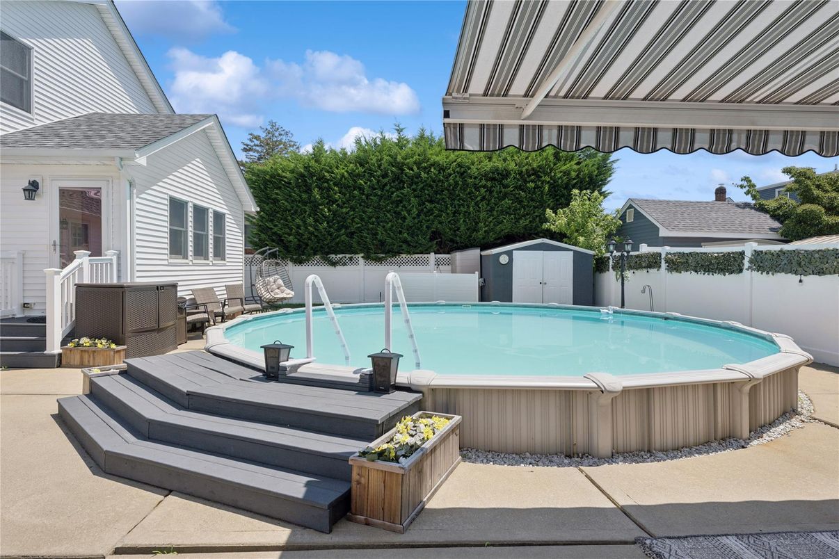 Exterior, Pool