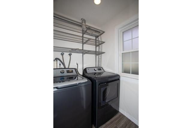 Interior, Recessed Lighting, Washer, Wood Texture Flooring