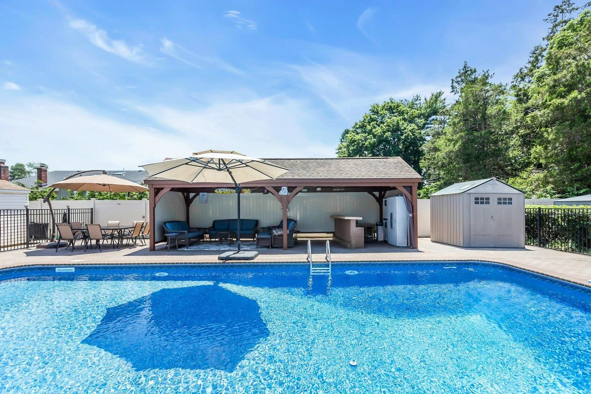 Exterior, Pool