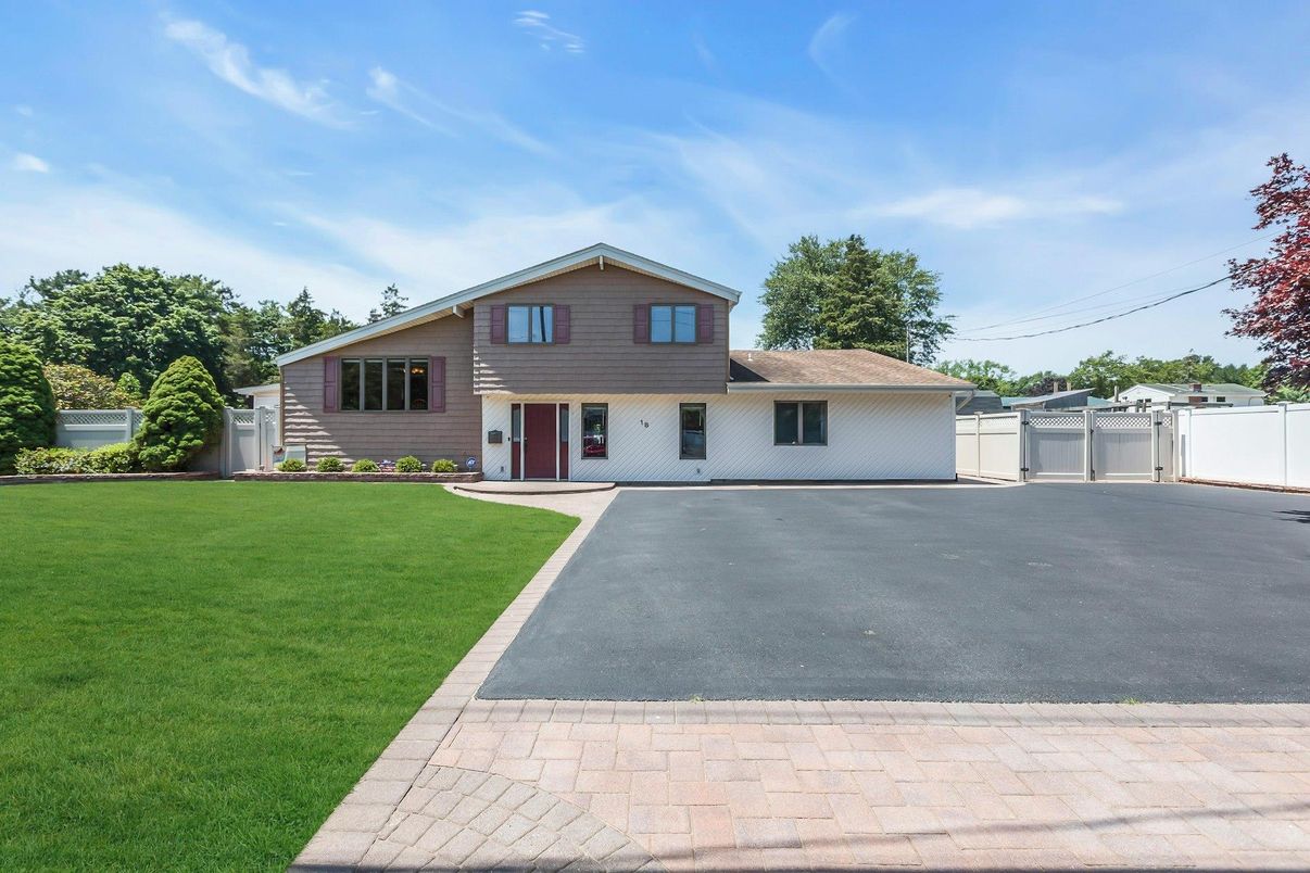 Backyard, Exterior, Facade, Split Level