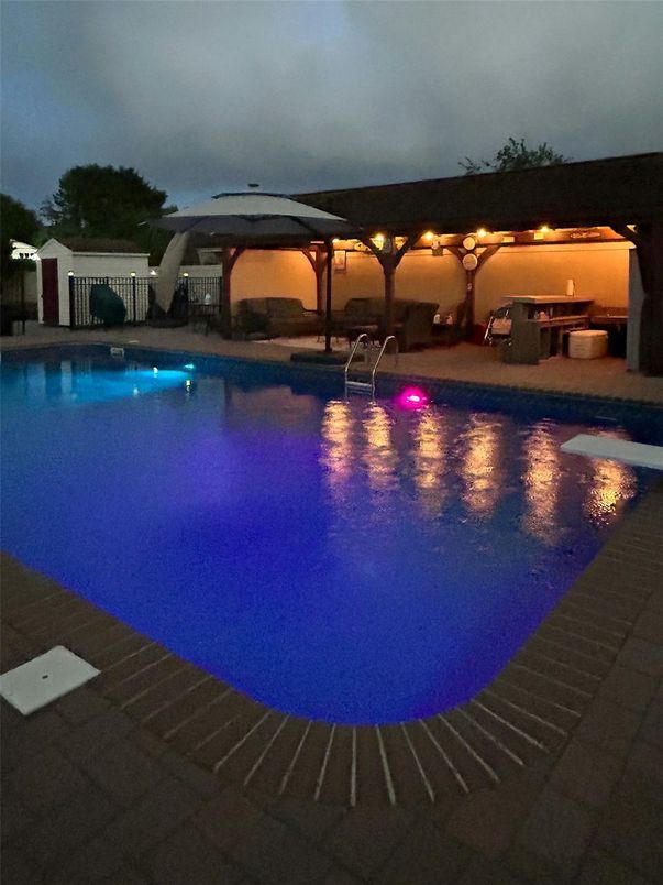 Exterior, Pool
