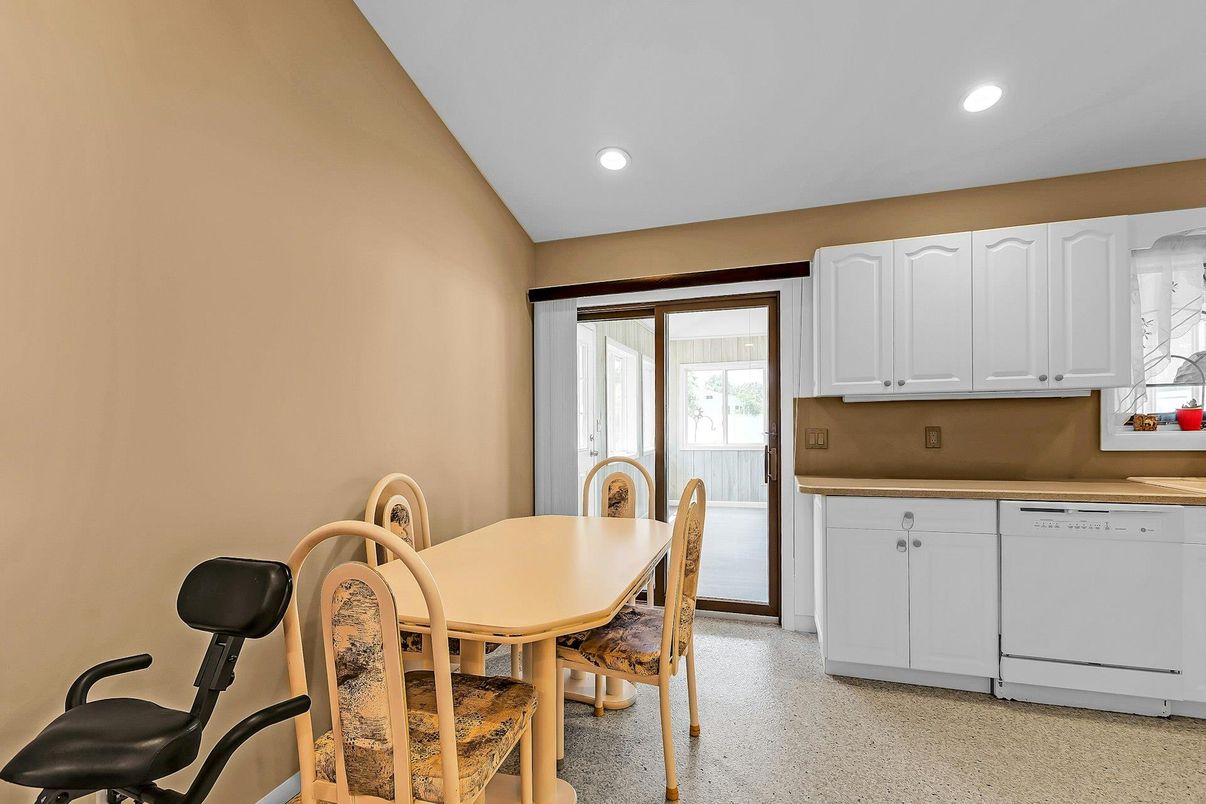 Dining room, Interior, Kitchen, Recessed Lighting