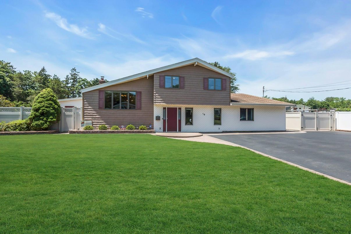 Attached, Backyard, Exterior, Facade, Split Level