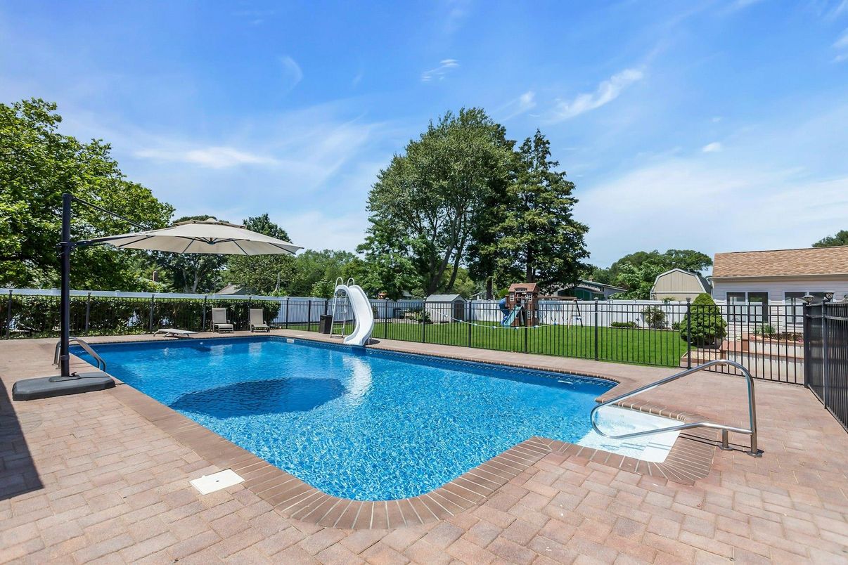 Exterior, Pool