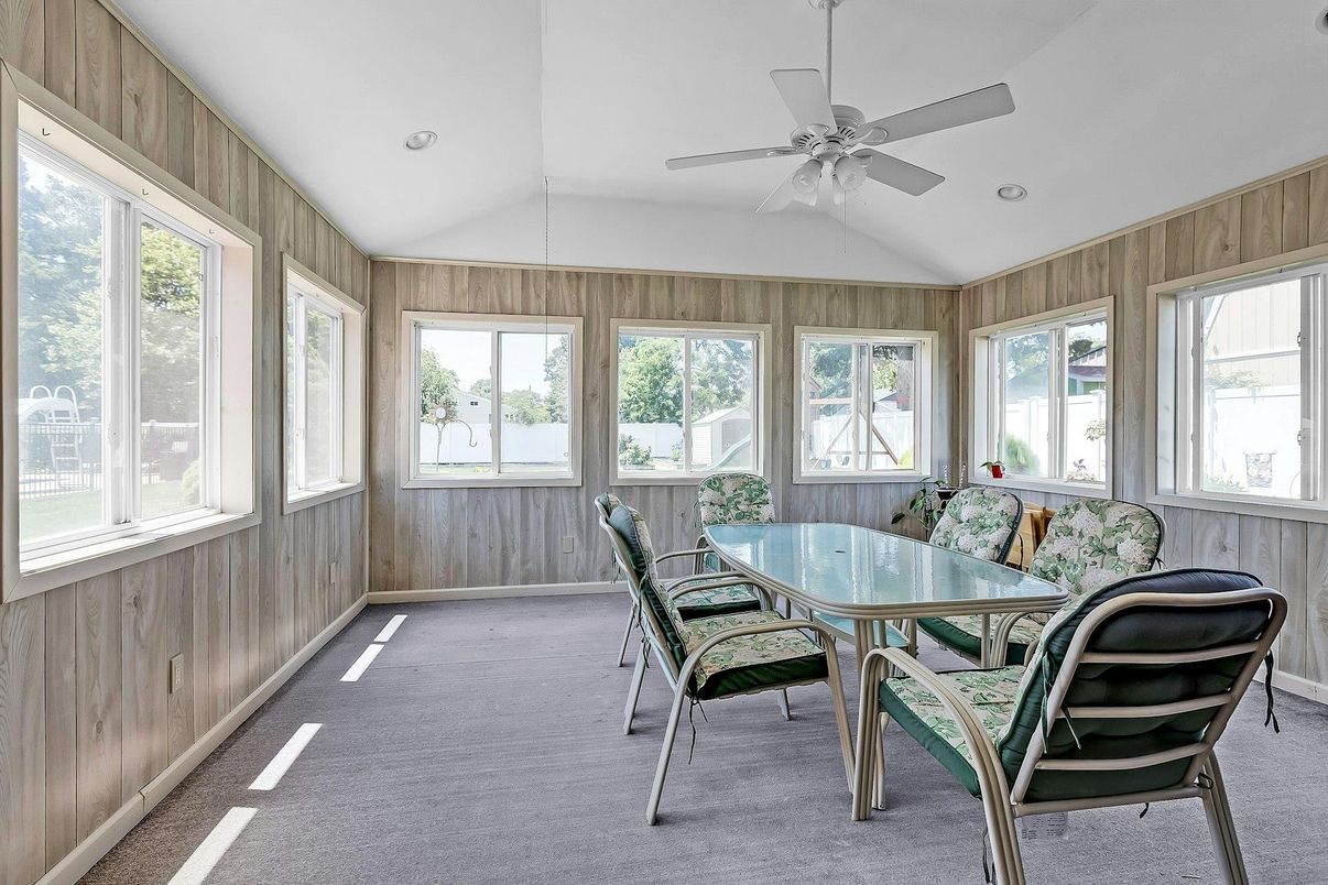 Dining room, Interior, Recessed Lighting, Sun Room
