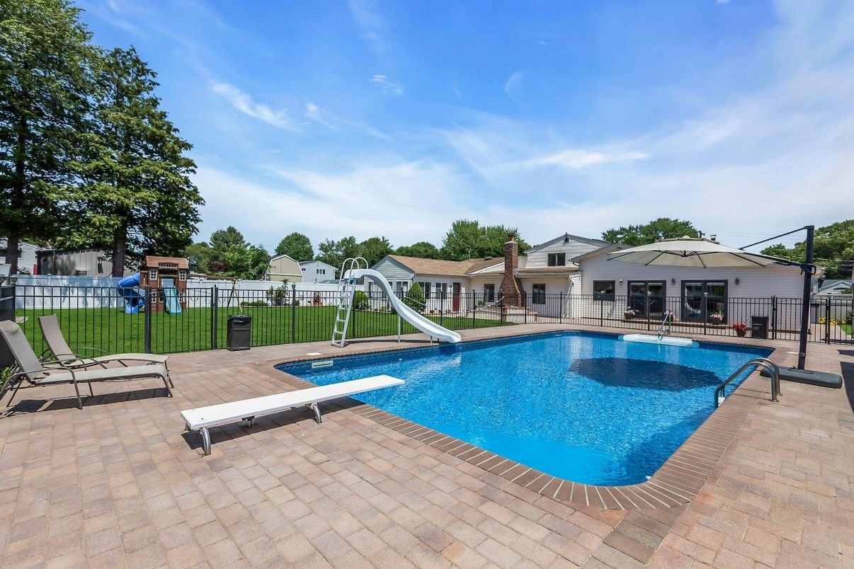 Exterior, Playground, Pool
