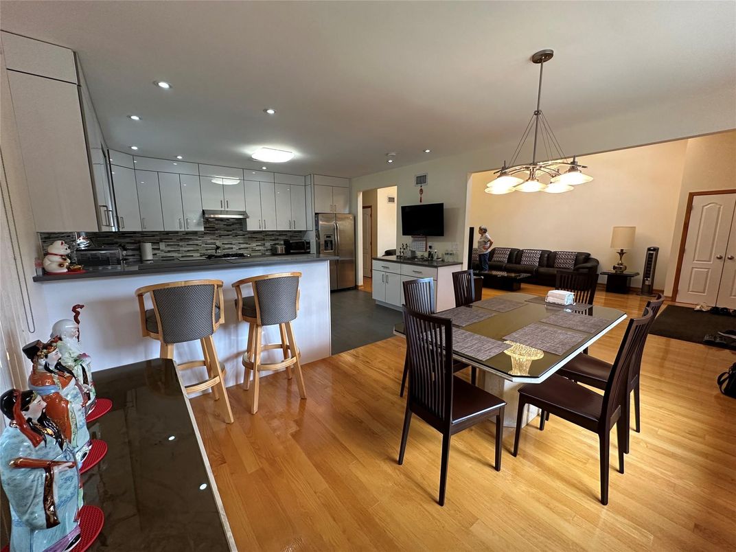Dining room, Interior, Kitchen, Living room, Pendant Lights, Recessed Lighting, Stainless Steel Appliances, Wood Texture Flooring