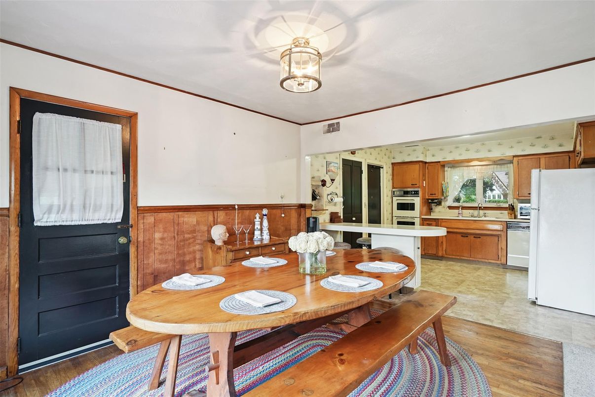 Dining room, Interior, Kitchen, Stainless Steel Appliances, Wood Texture Flooring
